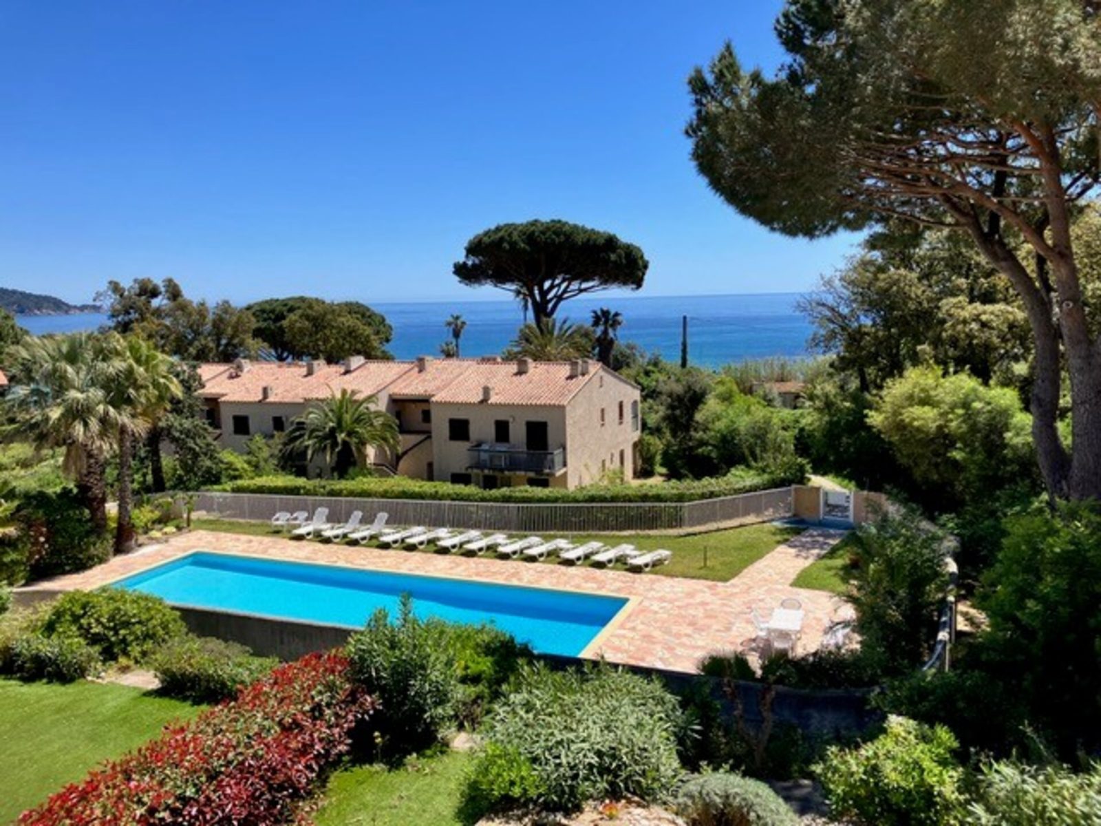 „Le Nautilus“ – Hélène ROBBIANI – 2-Zimmer-Apartment mit Mezzanin_Le Lavandou